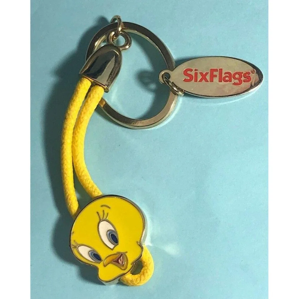 TWEETY Bird -Six Flags - Warner Brothers, enameled Keychain